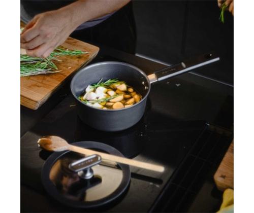 Fiskars Hard Face 1075524 Tarttumaton kastikeastia 1.8L