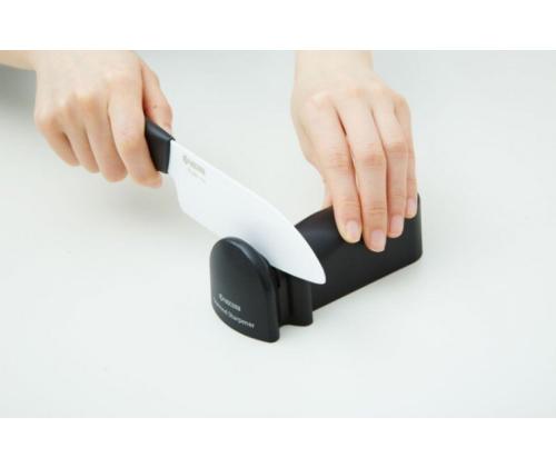 Kyocera RSD-01 BK timanttinen veitsenteroitin (keraamisille ja teräksisille veitsille), musta