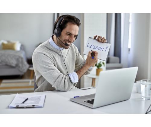 Kuulokkeet Kensington Hi Fi mikrofonilla ja VC:llä