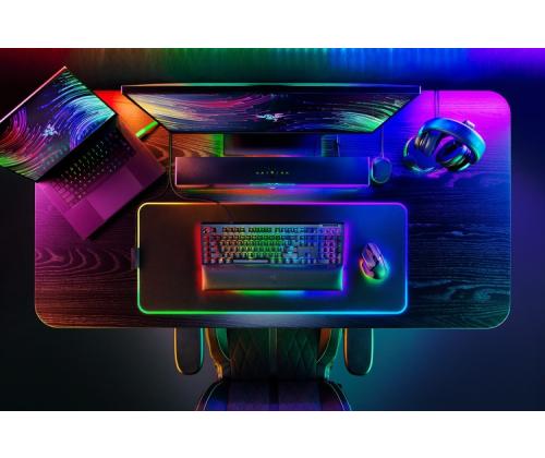 Razer BlackWidow V4 Pro langallinen pelinäppäimistö RGB, keltainen lineaarinen kytkin, US, musta