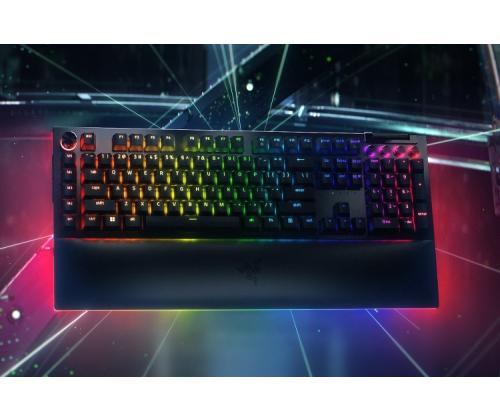 Razer BlackWidow V4 Pro langallinen pelinäppäimistö RGB, keltainen lineaarinen kytkin, US, musta