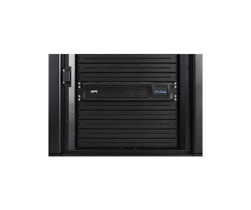 APC SmartConnect UPS SMT 2200 VA telineasennettuna