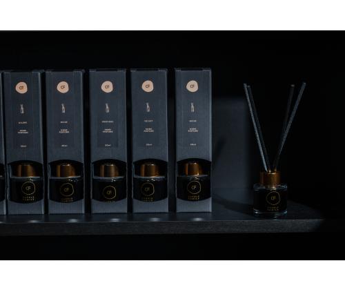 Kodinraikastaja CF Niche 50ml (Punainen rypäle / Omena / Ambra)