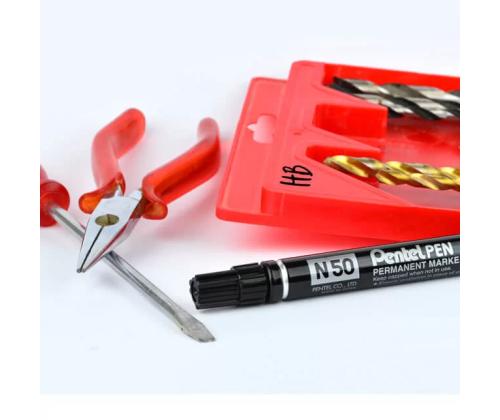 Permanentne marker PENTEL N50 koonilise otsaga metallkorpusega must