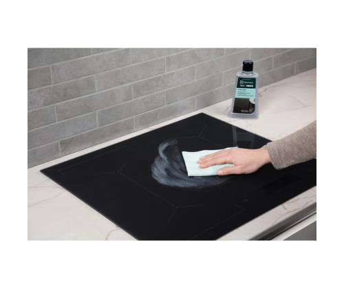 Pliidilevyjen puhdistusvälineet ELECTROLUX