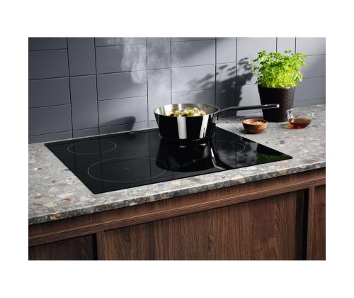 Electrolux 300 Basic, leveys 52 cm, kehyksetön, musta - Integroitu induktioliesi