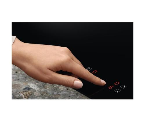 Electrolux 300 Basic, leveys 52 cm, kehyksetön, musta - Integroitu induktioliesi