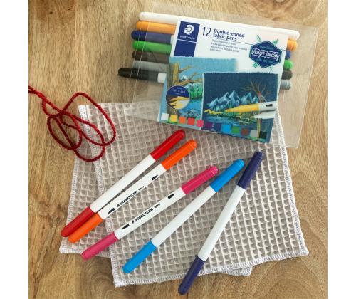 Sarja tekstiilitusseja STAEDTLER 3190 kahdella päällä 12 värin sarjassa SÄÄN kestävä