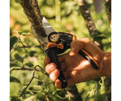 Fiskarsin X-sarjan PowerGear L P961 (1057175) ohitusleikkuri