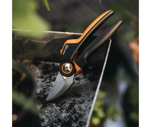 Fiskarsin X-sarjan PowerGear L P961 (1057175) ohitusleikkuri