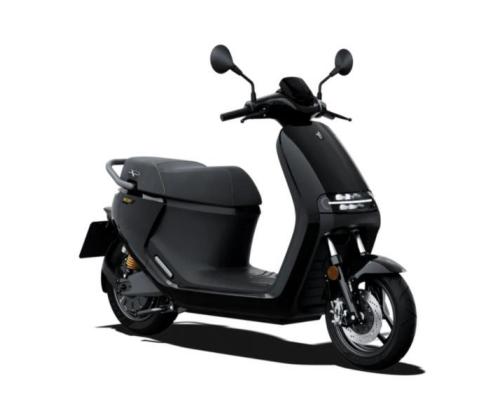 ESCOOTER ISTUTTAVA E300SE MUSTA/AA.07.01.16.0002 SEGWAYNINEBOT