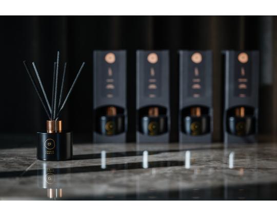 Kodinraikastaja CF Niche 50ml (Punainen rypäle / Omena / Ambra)