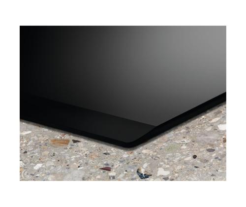 Electrolux 900 XT SensePro, leveys 80 cm, musta - Integroitu liesitaso, jossa on ilmanpuhdistin