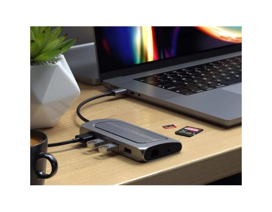 USB4-moniporttinen sovitin, harmaa - USB-jakaja